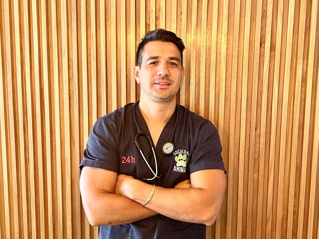 Dr. Eric Lobato — especialista em ortopedia veterinária na Sociedade Animal Taubaté